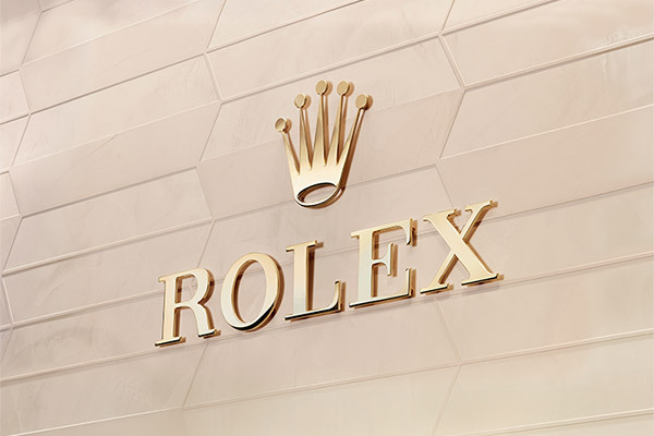 Rolex Schriftzug mit Krone an einer Boutique-Fassade