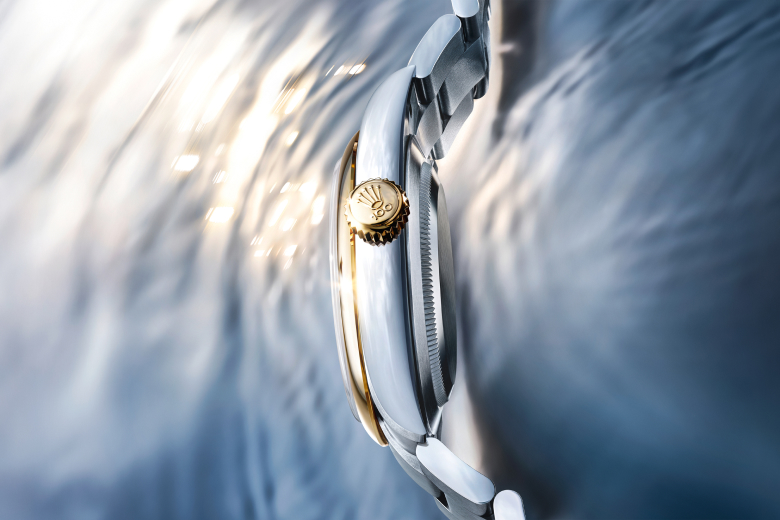 Neue Rolex Modelle 2026 – eine Armbanduhr unter der Wasseroberfläche