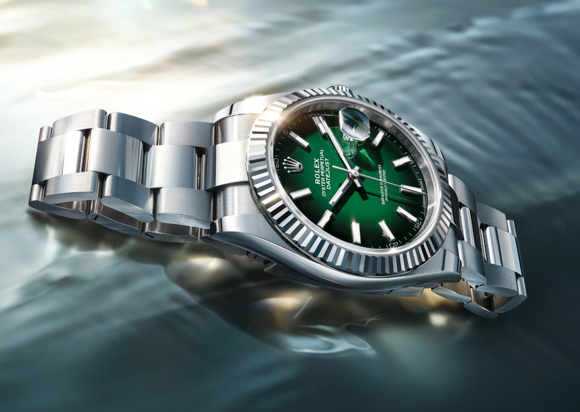 Die Datejust 41 in Rolesor weiß auf dem Wasser