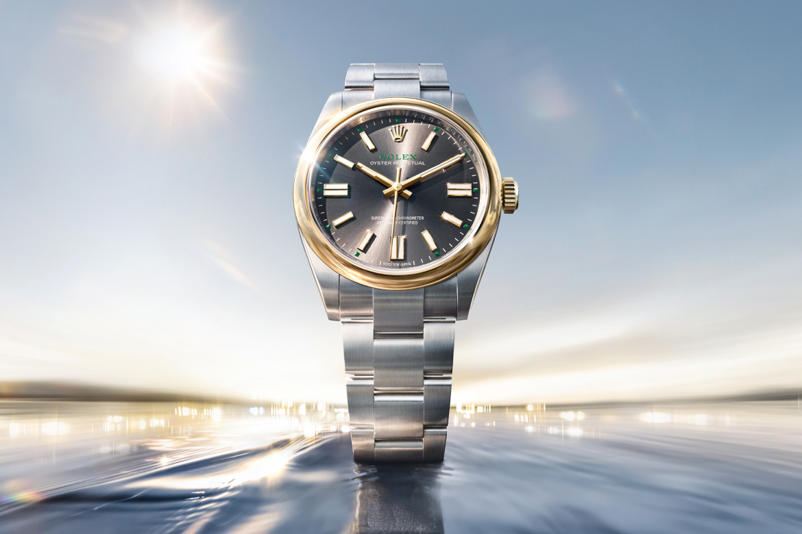 Die neue Oyster Perpetual 41 in Rolesor gelb gleitet über das Wasser