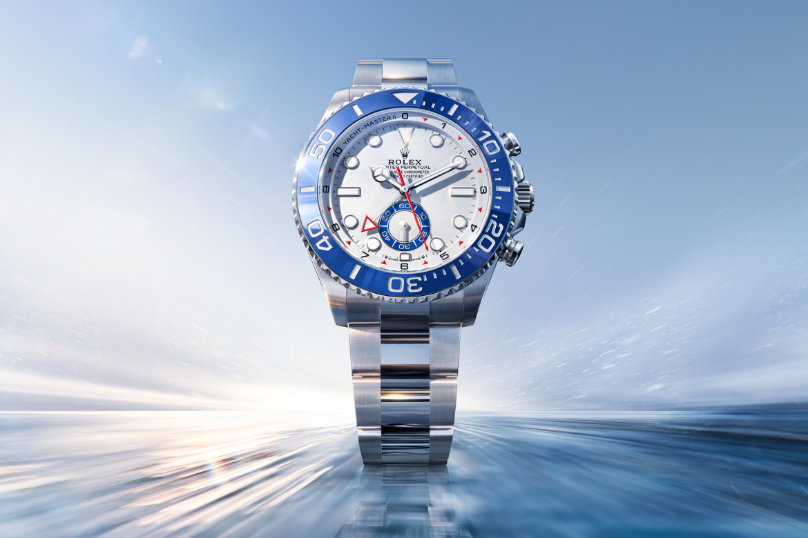 Die neue Yacht-Master II mit blauer Cerachrom-Zahlenscheibe auf dem Wasser